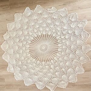 Vtg PINEAPPLE Hand Crochet ROUND Tablecloth Table Cover Handmade‎ 60” Diameter